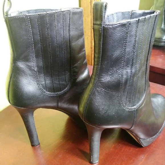 Michael Kors Heeled Leather Boots - Picture 4 of 8